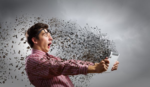 В Смоленске обнаружили мертвеца в подъезде